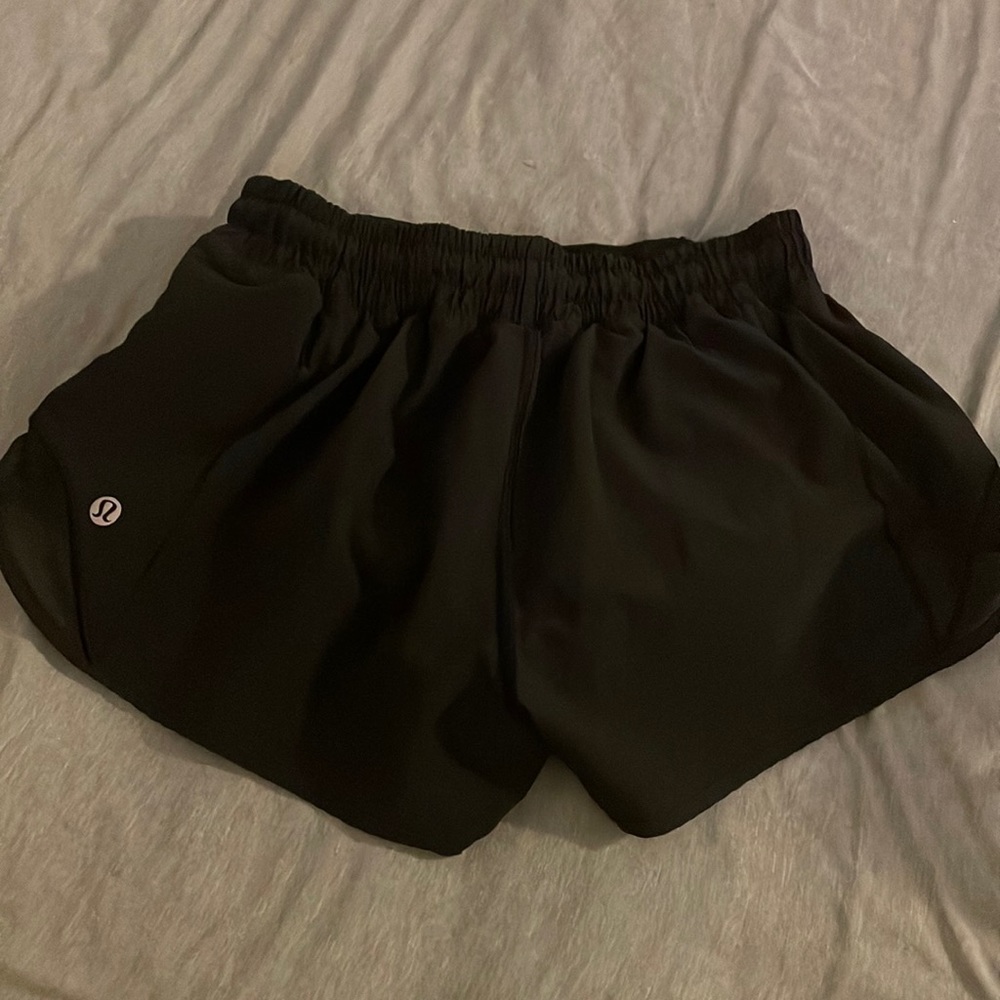 Lululemon Hotty Hot 2.5 inch size 4 black.